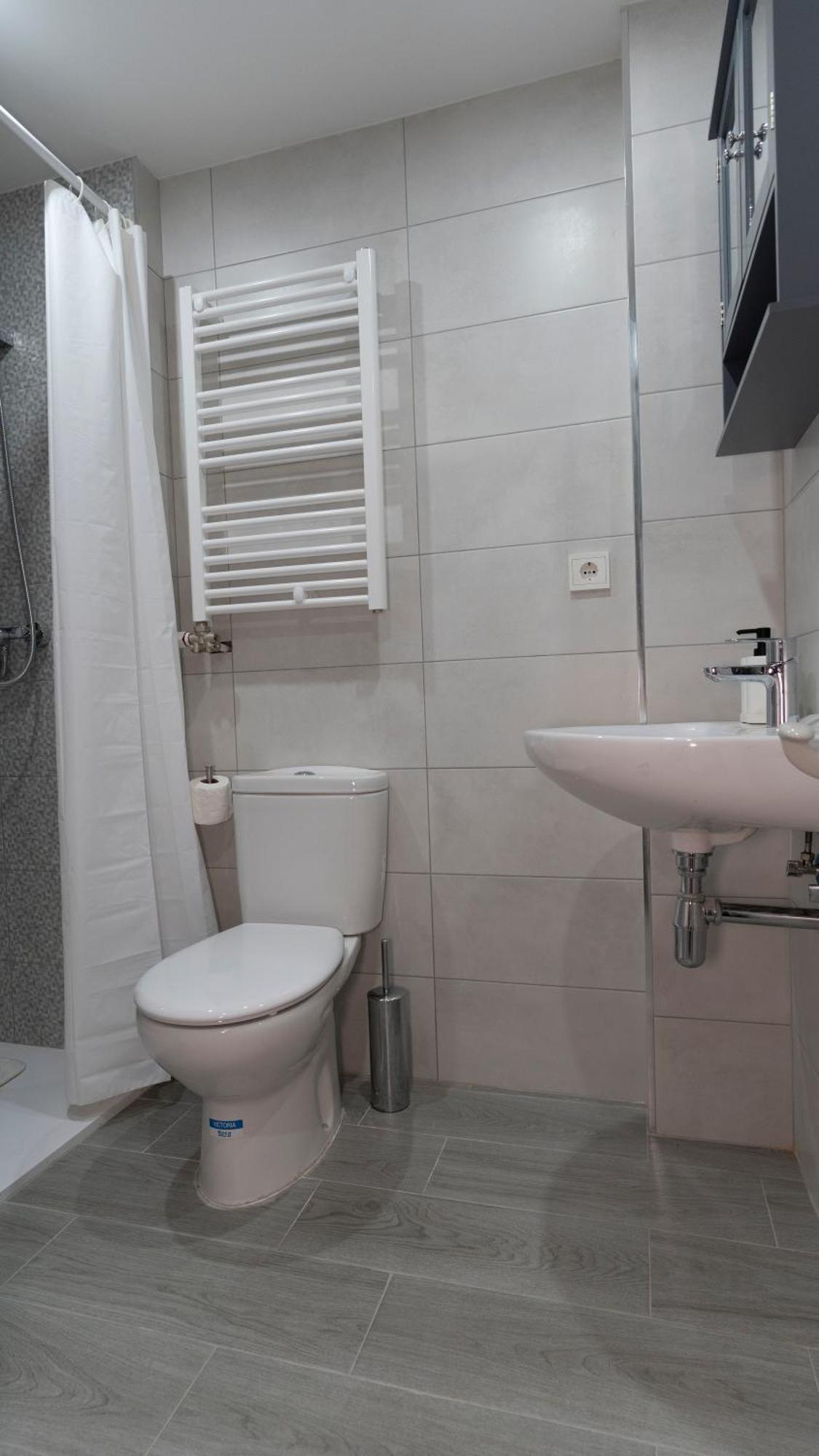 Laurel Cozy Logrono
